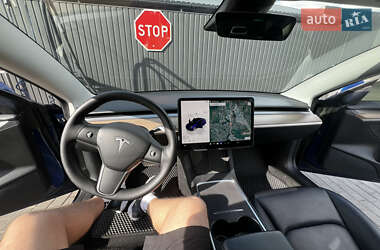Седан Tesla Model 3 2022 в 