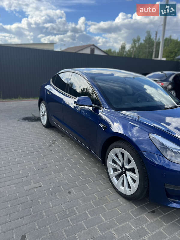 Седан Tesla Model 3 2022 в Березане
