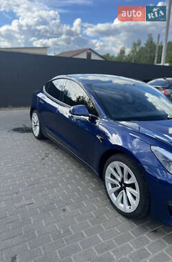 Седан Tesla Model 3 2022 в 