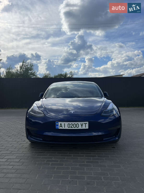 Седан Tesla Model 3 2022 в Березане