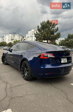 Седан Tesla Model 3 2022 в 