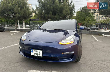 Седан Tesla Model 3 2022 в 