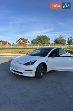 Седан Tesla Model 3 2021 в 