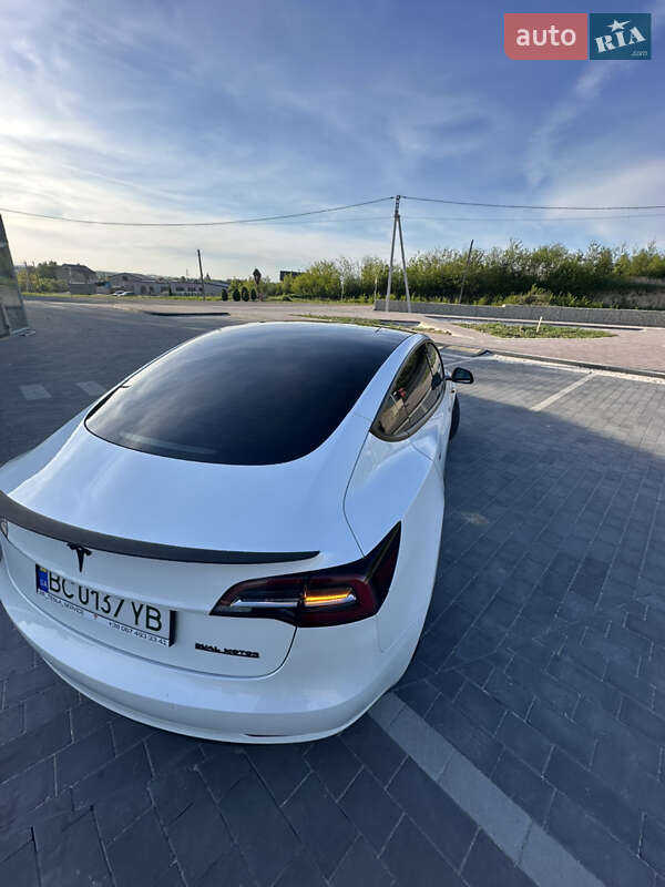 Седан Tesla Model 3 2021 в Львове