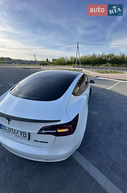Седан Tesla Model 3 2021 в 