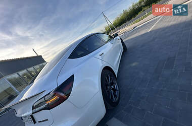 Седан Tesla Model 3 2021 в 