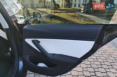 Седан Tesla Model 3 2019 в 