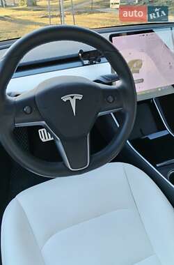 Седан Tesla Model 3 2019 в 