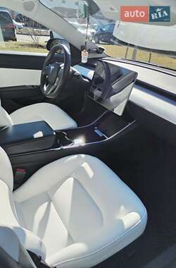 Седан Tesla Model 3 2019 в 