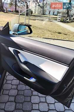 Седан Tesla Model 3 2019 в 