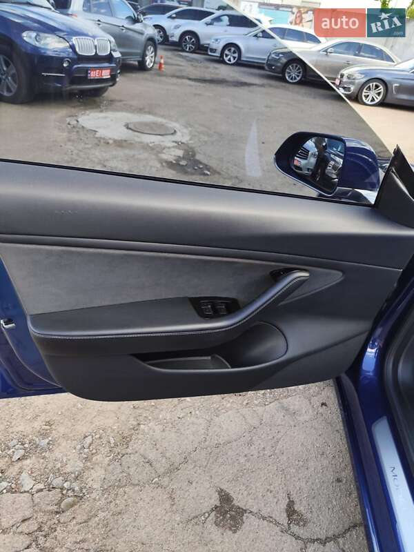 Седан Tesla Model 3 2019 в Чернигове