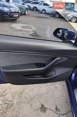 Седан Tesla Model 3 2019 в 