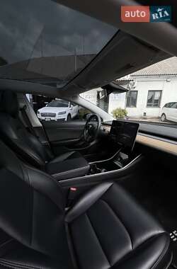 Седан Tesla Model 3 2019 в 