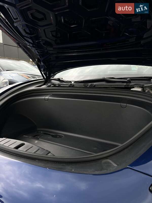 Седан Tesla Model 3 2019 в Чернигове