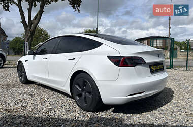 Седан Tesla Model 3 2022 в 