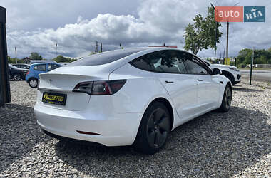 Седан Tesla Model 3 2022 в 