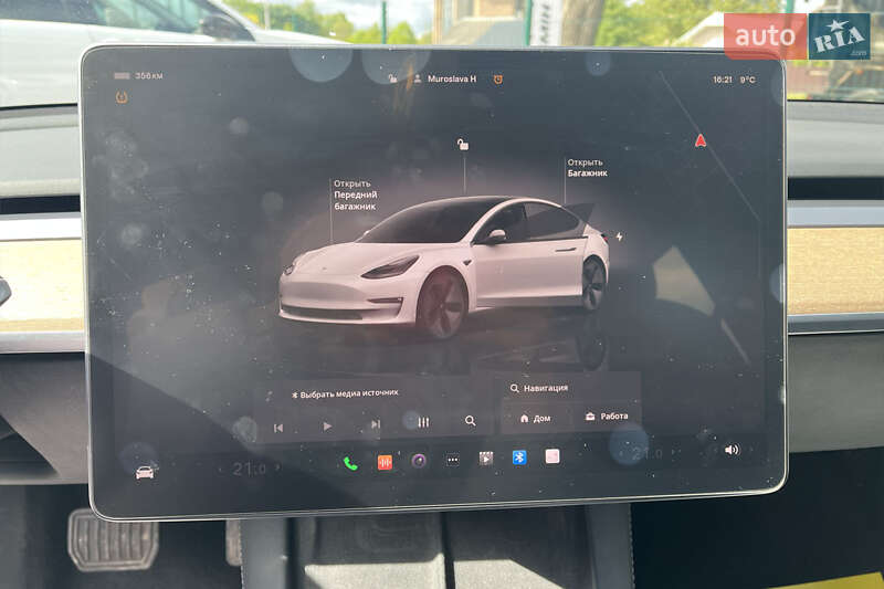 Седан Tesla Model 3 2022 в Коломые