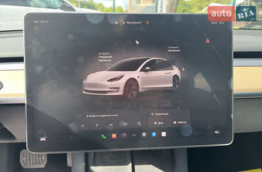 Седан Tesla Model 3 2022 в 