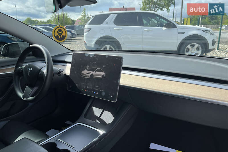 Седан Tesla Model 3 2022 в Коломые