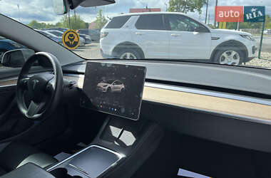 Седан Tesla Model 3 2022 в 