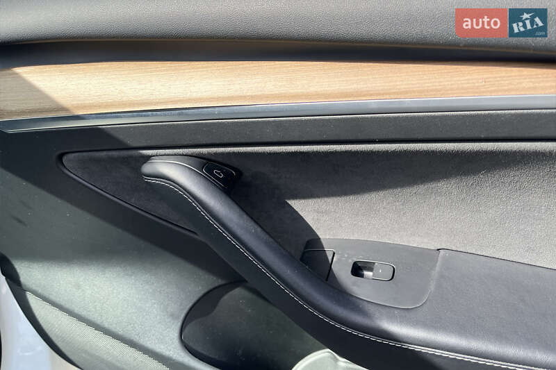Седан Tesla Model 3 2022 в Коломые
