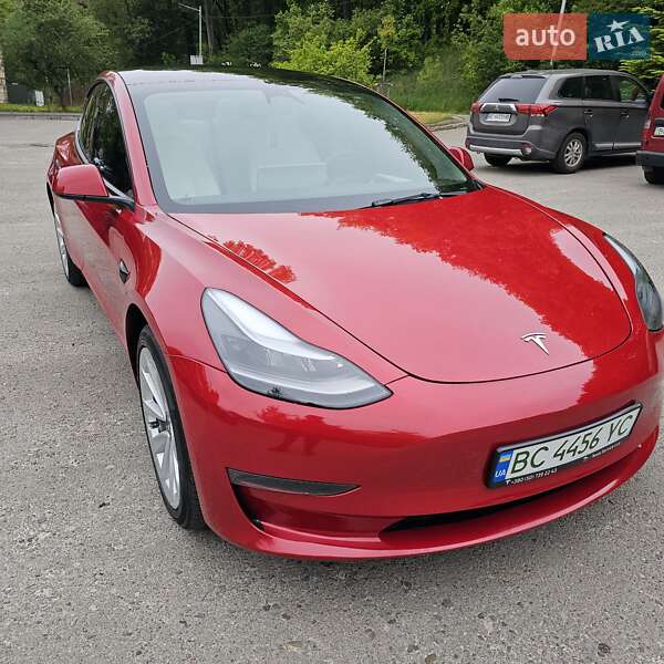 Седан Tesla Model 3 2023 в Львове