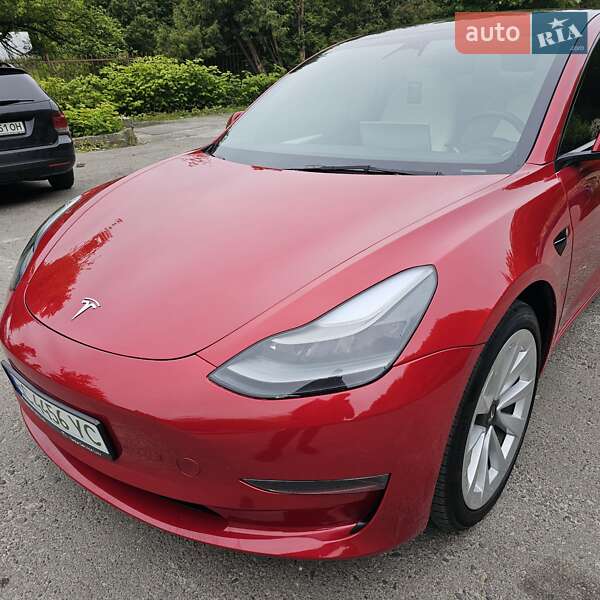 Седан Tesla Model 3 2023 в Львове