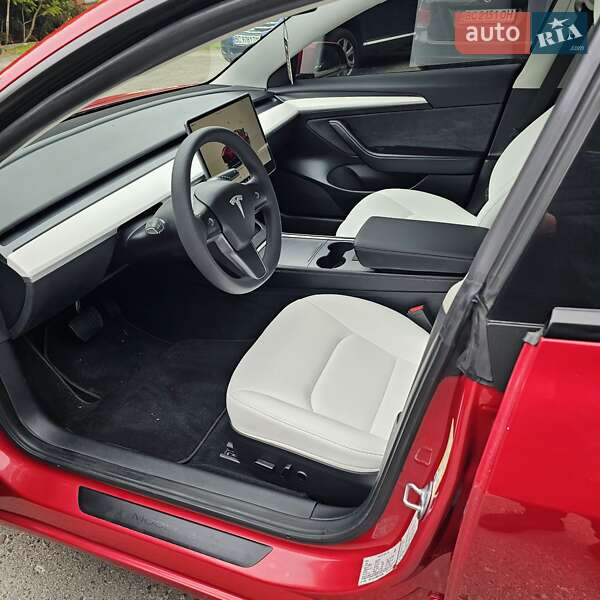 Седан Tesla Model 3 2023 в Львове