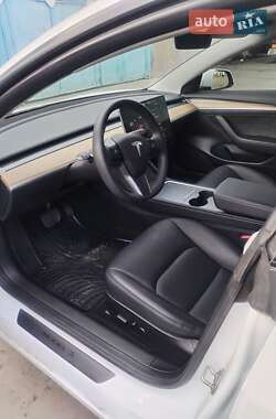 Седан Tesla Model 3 2023 в 