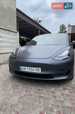 Седан Tesla Model 3 2020 в 