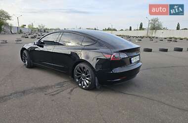 Седан Tesla Model 3 2022 в 