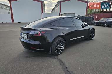 Седан Tesla Model 3 2022 в 