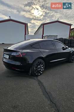 Седан Tesla Model 3 2022 в 