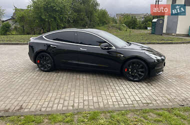 Седан Tesla Model 3 2019 в 