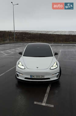 Седан Tesla Model 3 2022 в Рівному