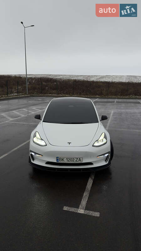 Tesla Model 3 2022