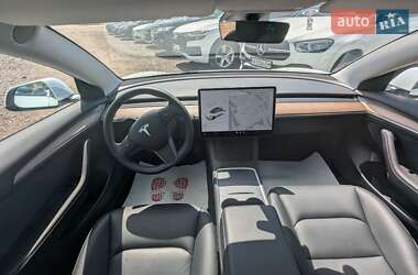 Седан Tesla Model 3 2021 в 