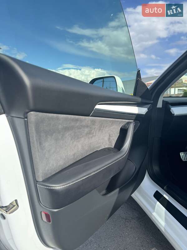 Седан Tesla Model 3 2022 в Тячеве