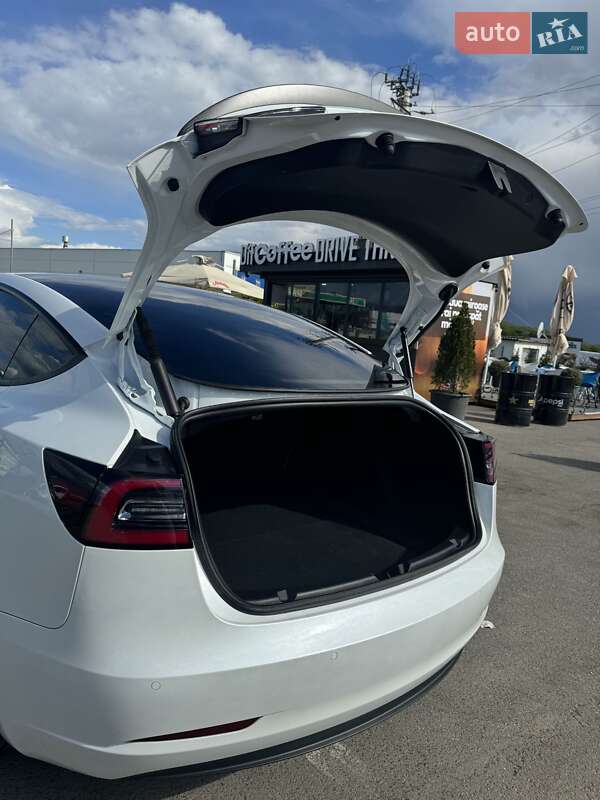Седан Tesla Model 3 2022 в Тячеве