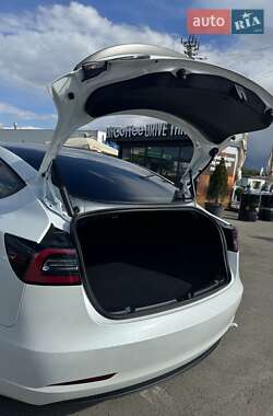 Седан Tesla Model 3 2022 в 