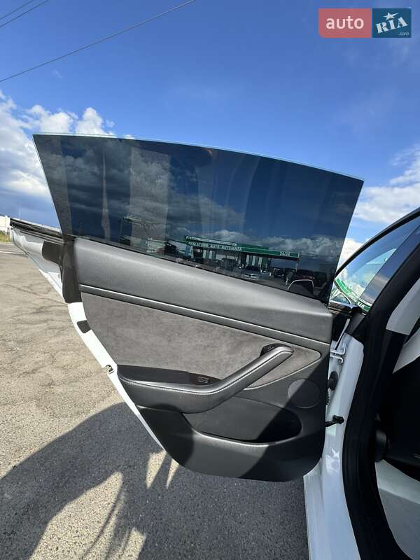 Седан Tesla Model 3 2022 в Тячеве