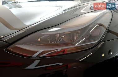 Седан Tesla Model 3 2024 в 