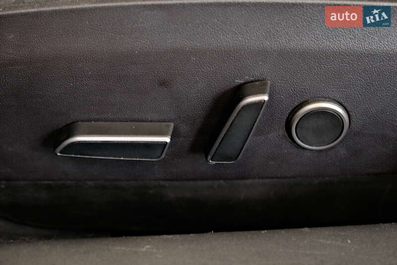 Седан Tesla Model 3 2023 в Одесі