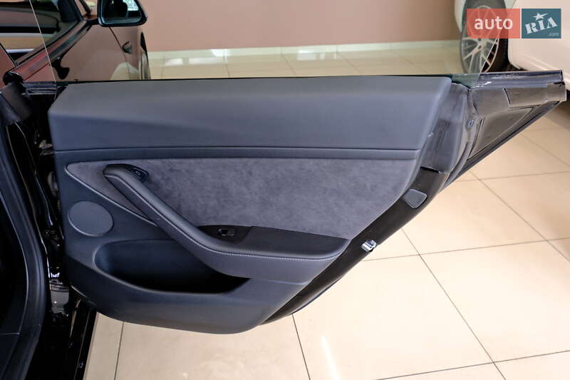 Седан Tesla Model 3 2023 в Одесі