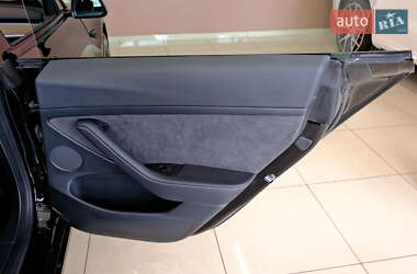 Седан Tesla Model 3 2024 в 