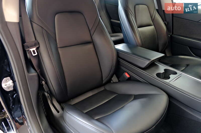 Седан Tesla Model 3 2023 в Одесі