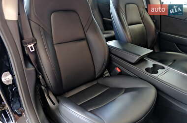 Седан Tesla Model 3 2024 в 