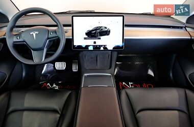 Седан Tesla Model 3 2024 в 