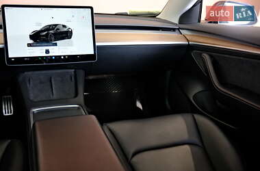 Седан Tesla Model 3 2024 в 