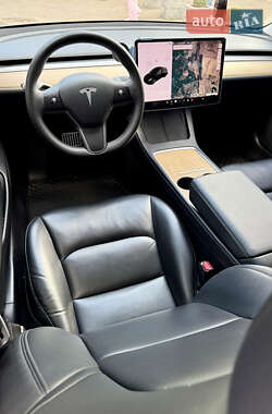 Седан Tesla Model 3 2020 в 